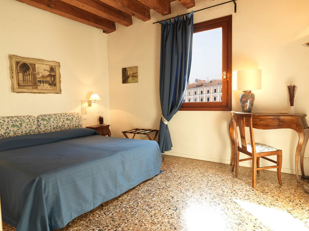 Ai Santi Apostoli 3* Venice