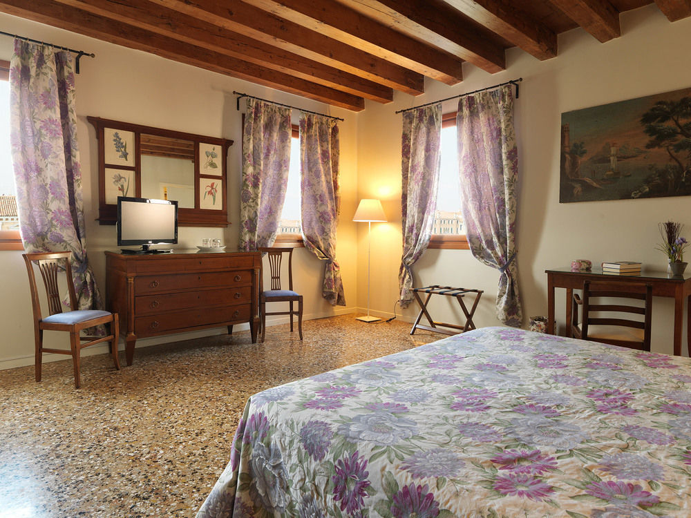 Ai Santi Apostoli 3* Venice