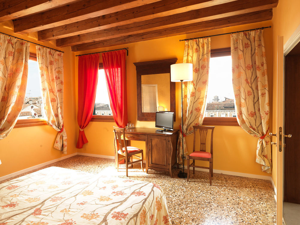 Ai Santi Apostoli 3* Venice