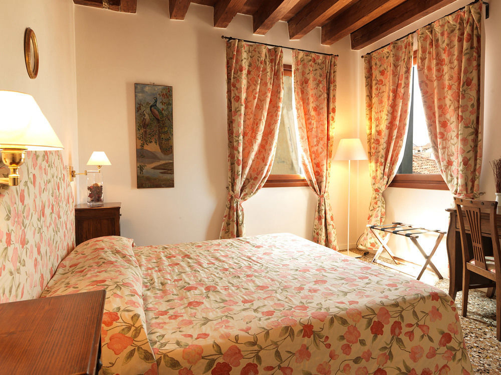 Ai Santi Apostoli 3* Venice